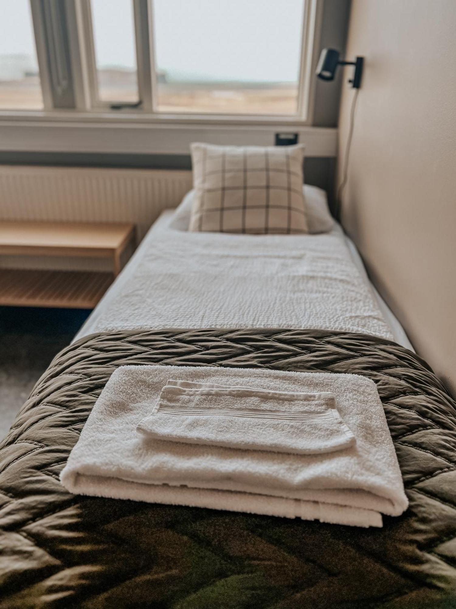 Guesthouse Reynir Vik i Myrdal ภายนอก รูปภาพ