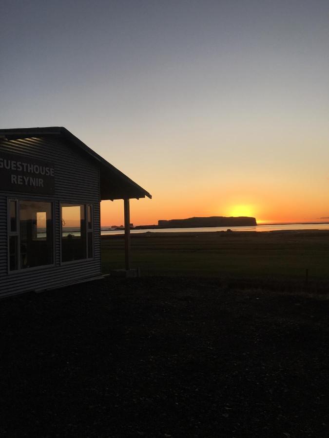 Guesthouse Reynir Vik i Myrdal ภายนอก รูปภาพ